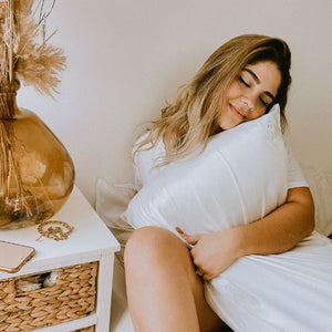 This Temperature-Regulating Pillow Case Helps You Sleep Better