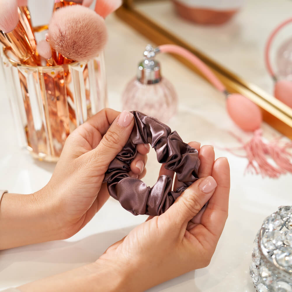 Blissy Plum Blissy Scrunchies Lifestyle – Mulberry Silk