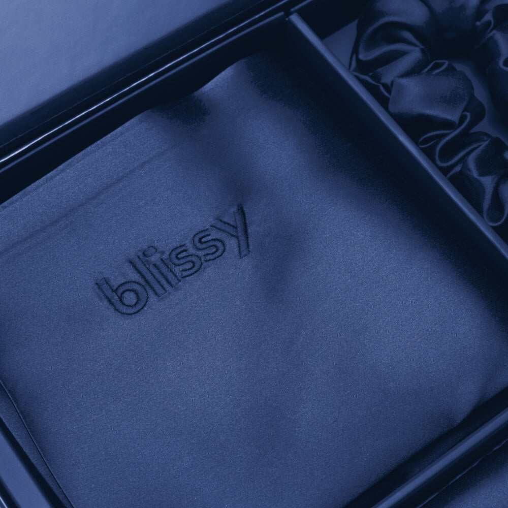 Blissy Blue Silk Blissy Dream Set Detail – Queen