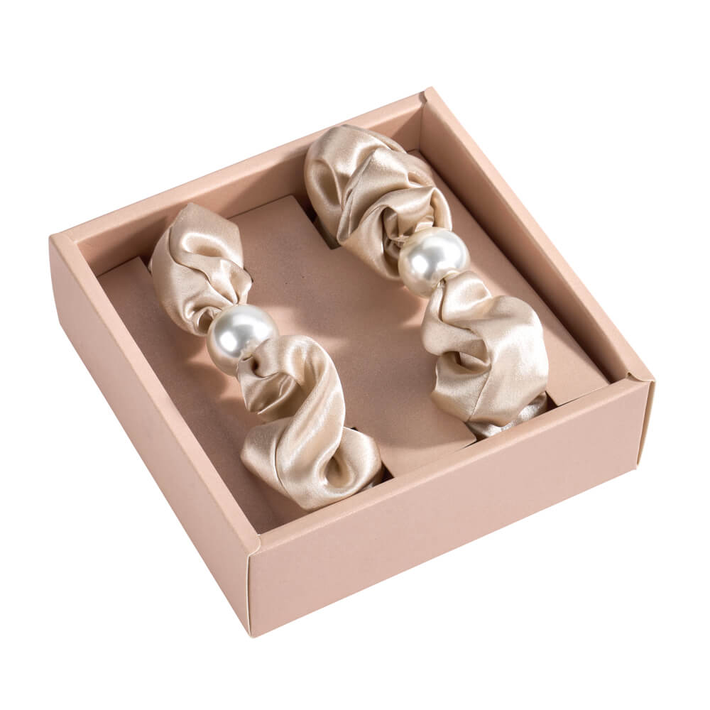 Blissy Champagne Blissy Pearl Scrunchies Lifestyle – Mulberry Silk