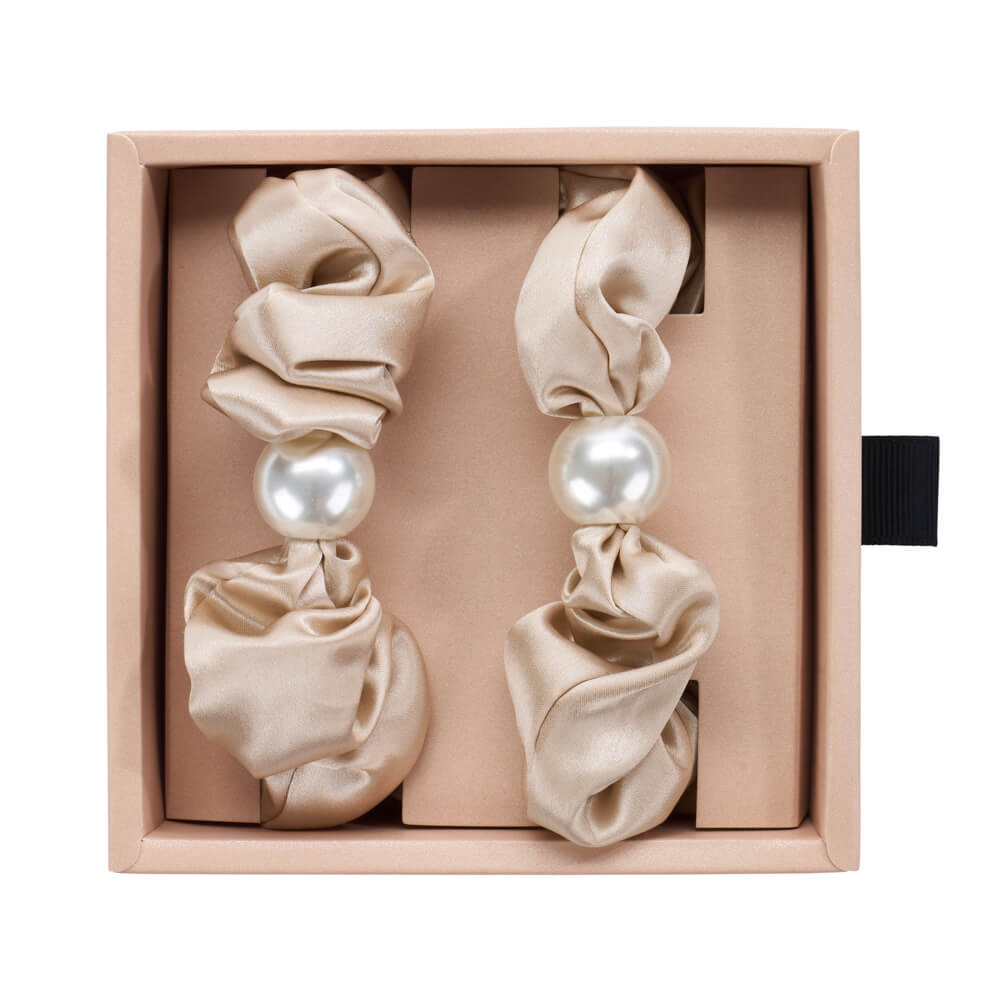 Champagne Blissy Pearl Scrunchies Close-Up – Blissy 22 Momme Silk
