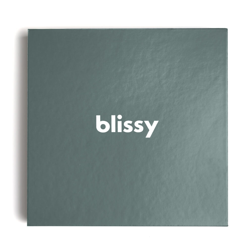 Matcha Blissy Dream Set Close-Up – Blissy 22 Momme Silk
