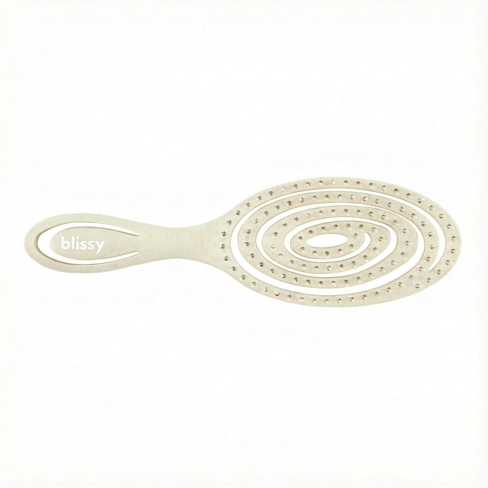 Cream Blissy Detangling Brush Close-Up – Blissy 22 Momme Silk