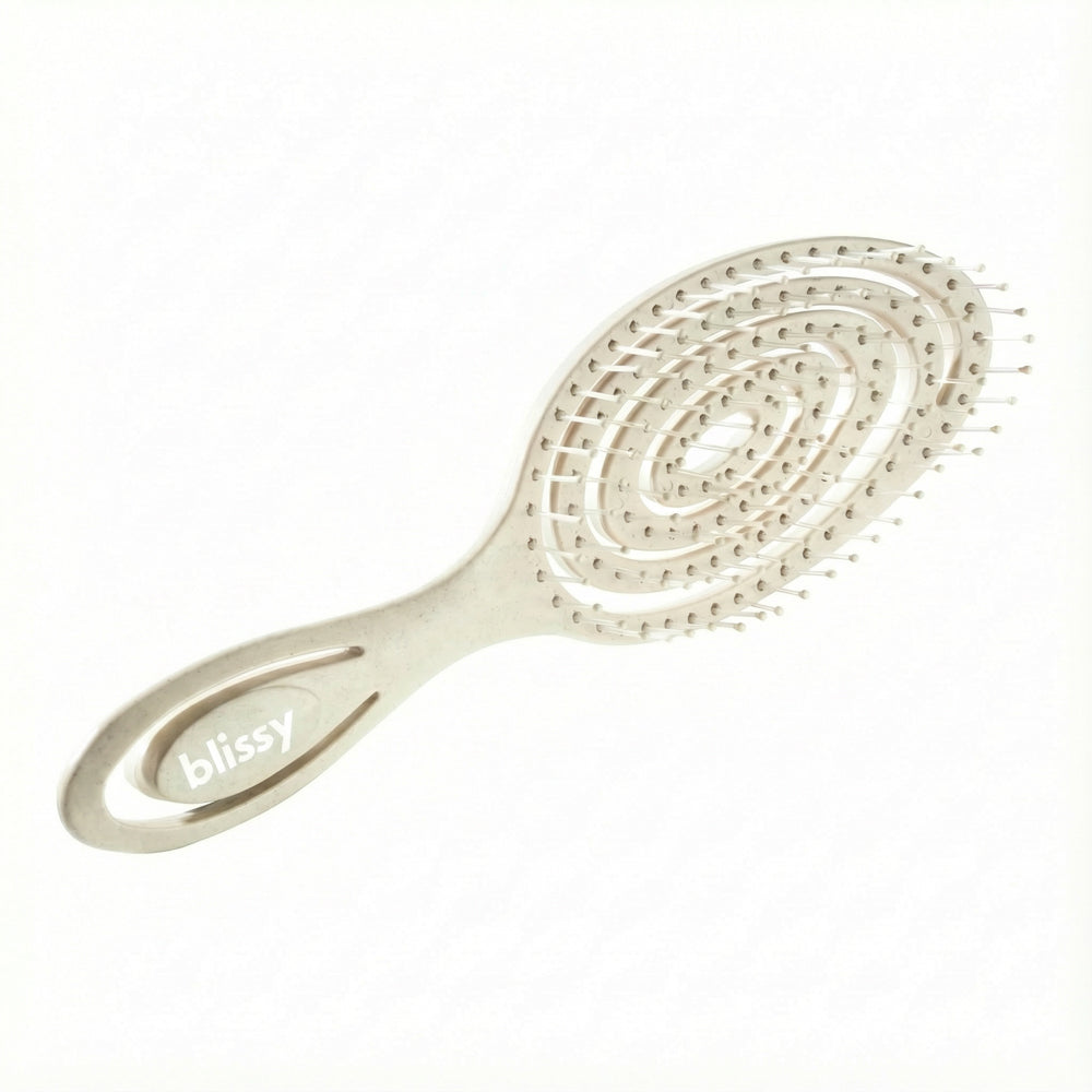 Blissy Cream Blissy Detangling Brush Lifestyle – Mulberry Silk