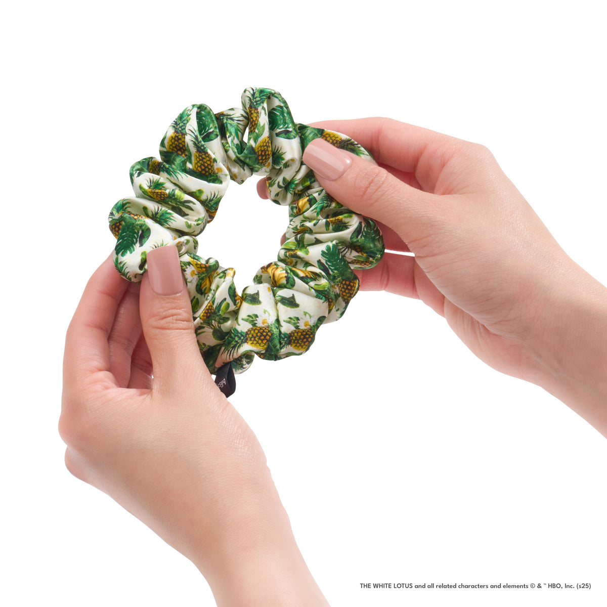 Blissy White Lotus Blissy Scrunchies Lifestyle – Mulberry Silk
