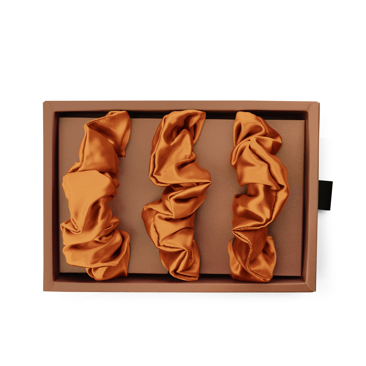 Blissy Bronze Blissy Scrunchies Lifestyle – Mulberry Silk