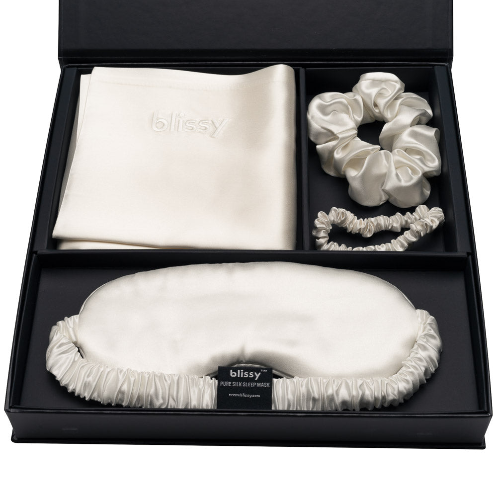 White Blissy Dream Set Close-Up – Blissy 22 Momme Silk