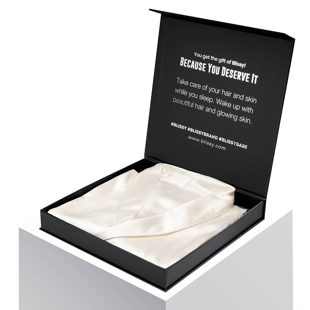 Blissy White Classic Robe Lifestyle – Mulberry Silk