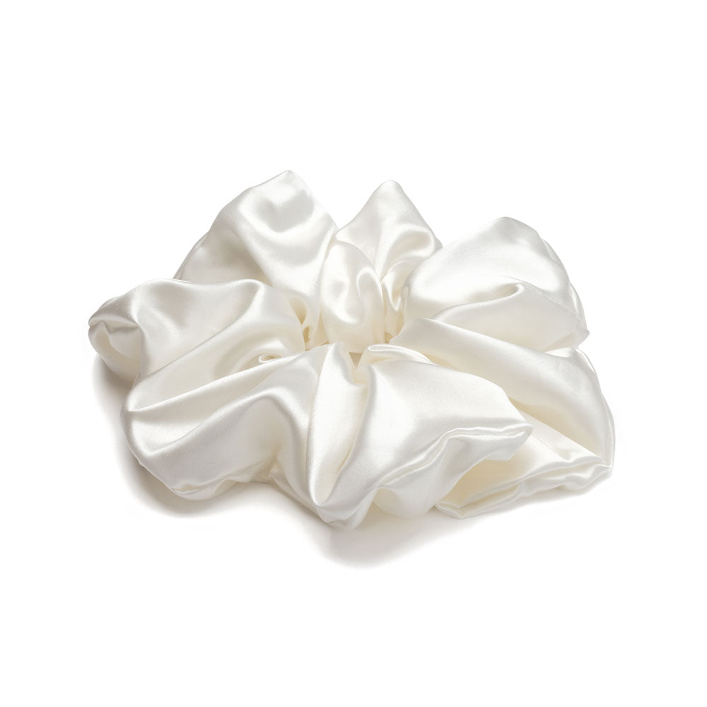 Blissy White Blissy Oversized Scrunchie Lifestyle – Mulberry Silk