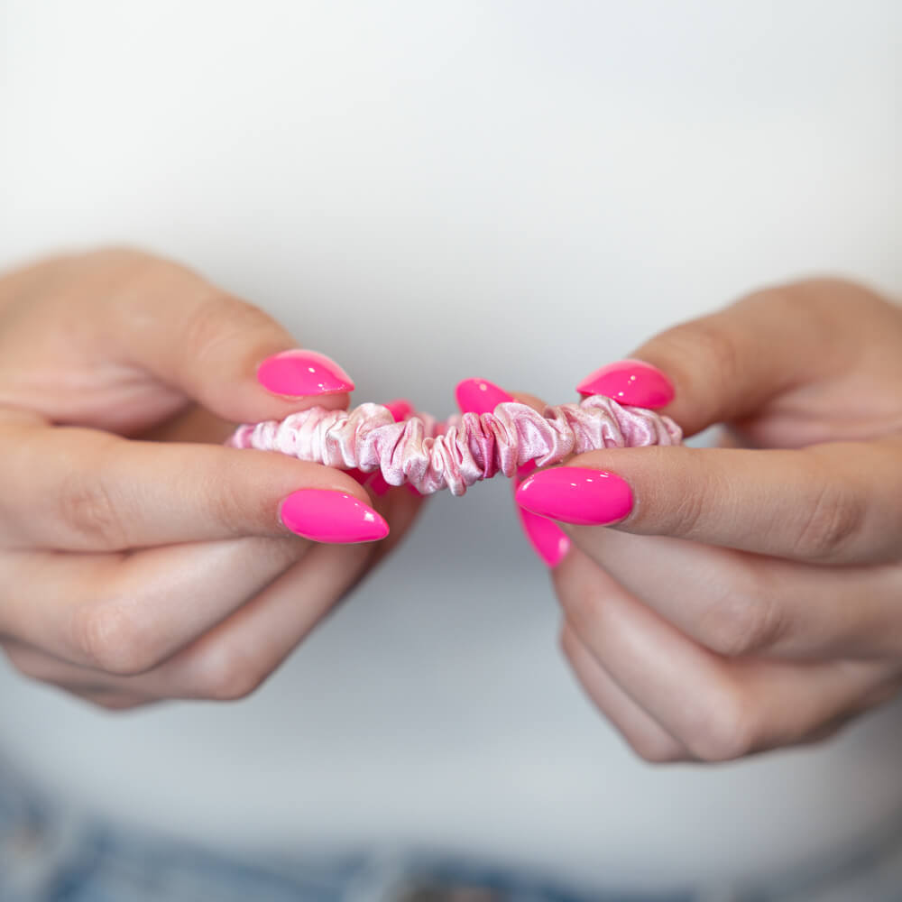 Blissy Pink Tie-Dye Silk Blissy Skinny Scrunchies Detail –